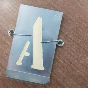 27 STAMPINI TRAFORATI LETTERE alfabeto MM.70 LAMIERA ZINCO STAMPI SCRITTA