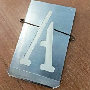 27 STAMPINI TRAFORATI LETTERE alfabeto MM.100 LAMIERA ZINCO STAMPI SCRITTA