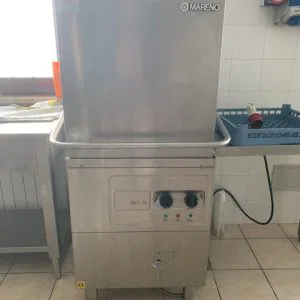 Lavastoviglie a capotta Mareno trifase