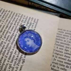 Q3 Regina Elisabetta II Queen Elizabeth ciondolo Artigianato cabochon