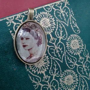 Q1  Elisabetta II Queen Elizabeth ciondolo Artigianato gift regalo cabochon