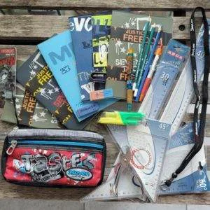 V153 quaderni astuccio Seven Squadrette righelli matite penne IDEA REGALO