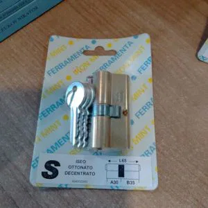 ISEO - Cilindro Decentrato Sagomato Ottonato S 65 30 35 404002040 3 Chiavi