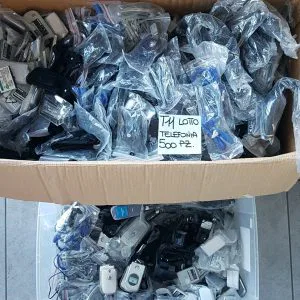 T11 LOTTO ACCESSORI TELEFONIA STOCK COMPATIBILI CELLULARI TELEFONINI PHONE