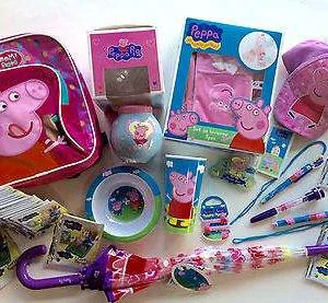 stock cartoleria articoli regalo PEPPA PIG penne zaino card berretto ombrello