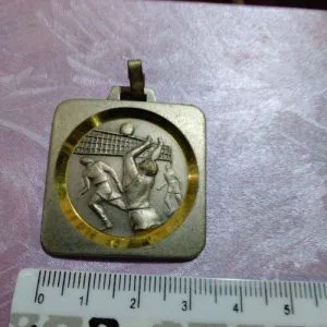 Medaglia Pallavolo Anni 70/80 Sportiva Colore Argento Rara Quadrata Ottone