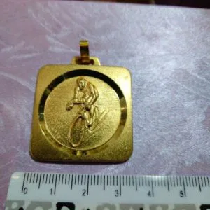 Medaglia Ciclismo Anni 70/80 Sportiva Colore Oro Rara Quadrata Ottone