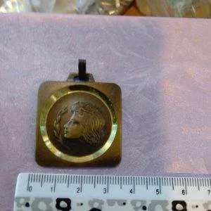 Medaglia Giochi Gioventù Anni 70/80 Sportiva Colore Bronzo Rara Quadrata Ottone