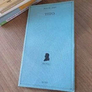 B) TITO BRIAN W. JONES PROFILI I EDIZIONE ECIG LIBRO RARO FUORI CATALOGO