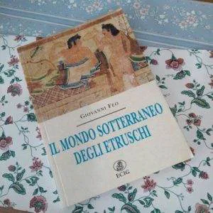B)  IL MONDO SOTTERRANEO DEGLI ETRUSCHI 1a edizione ECIG G.FEO LIBRO STORIA