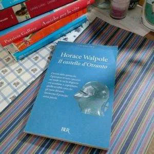 Il castello d'Otranto Horace Walpole Bur Classici Blu Libro
